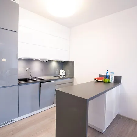 Z Garazem Solna 11c/306 *
