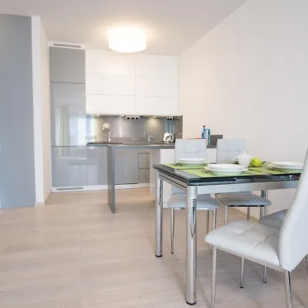 Z Garazem Solna 11c/306 *