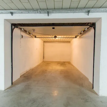 Z Garazem Solna 11c/306 *