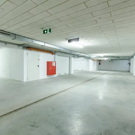 Z Garazem Solna 11c/306 *